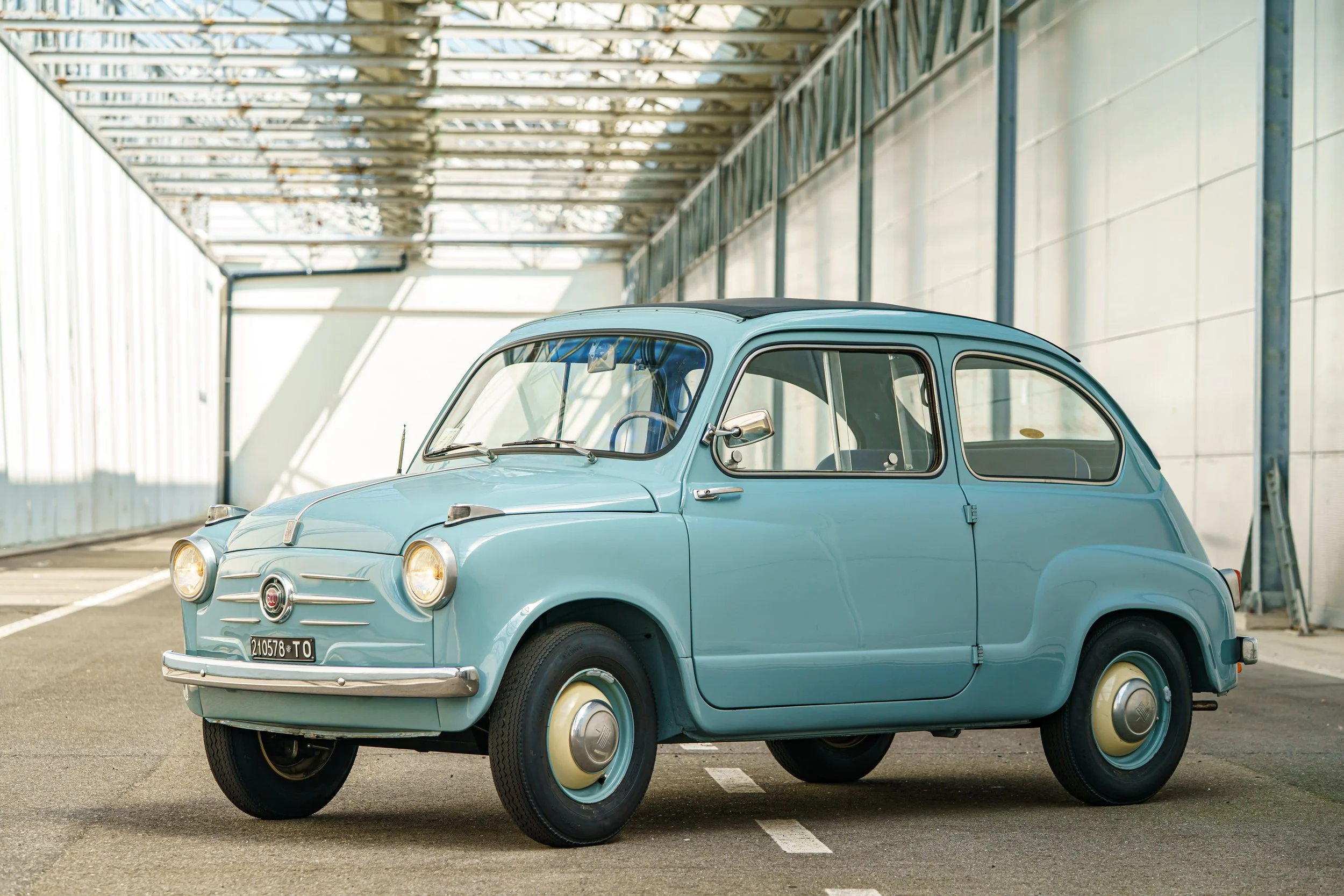 Fiat 600 models from past and present take part in Mille Miglia